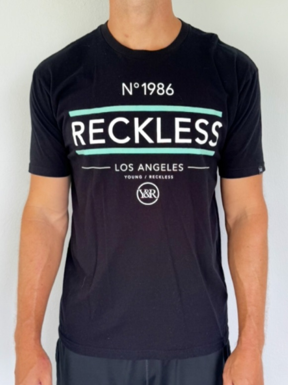 Young & Reckless black blue graphic print cotton short sleeve tee size large